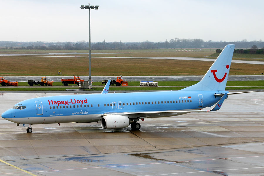 D-AHFI-B738-HF-EDDW-01.jpg