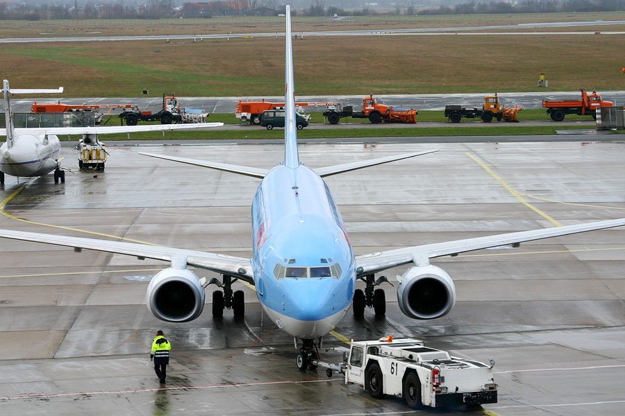 D-AHFI-B738-HF-EDDW-02.jpg